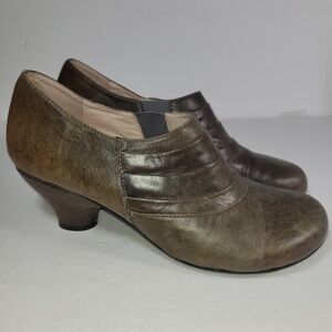 Portlandia Rare Elegant Brown Leather Heels for Women